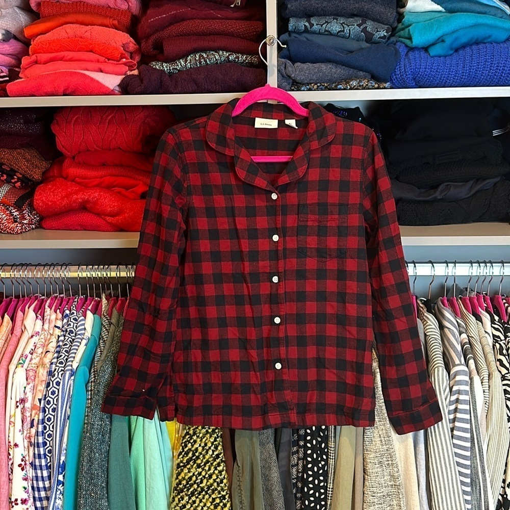 L.L. Bean navy and red plaid long sleeve flannel button down shirt size XS
